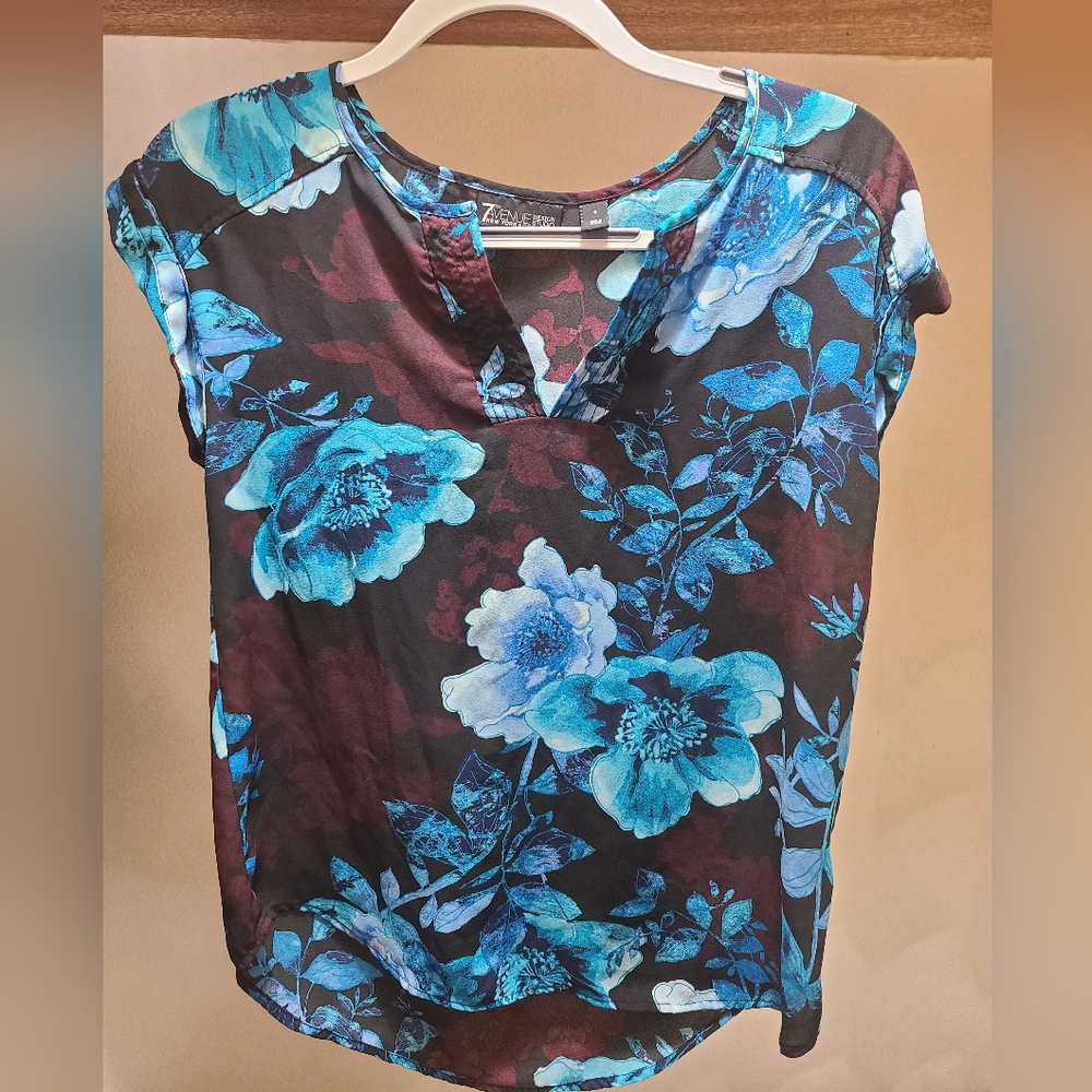 7th Avenue Design Stuido - New York and Company Floral Cap Sleeve Blouse